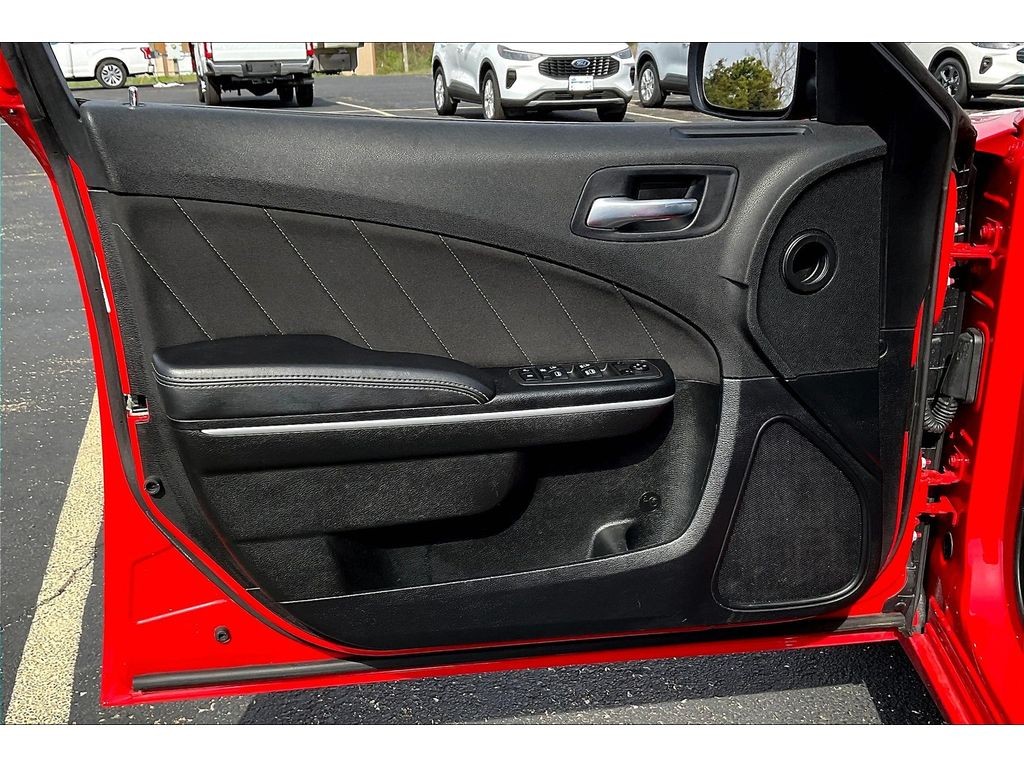 Dodge Charger Vehicle Full-screen Gallery Image 20