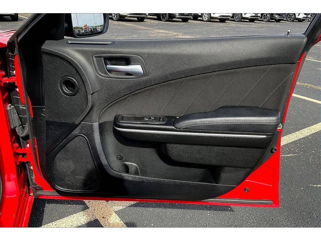 Dodge Charger Vehicle Full-screen Gallery Image 21