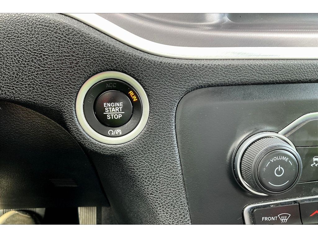 Dodge Charger Vehicle Full-screen Gallery Image 31