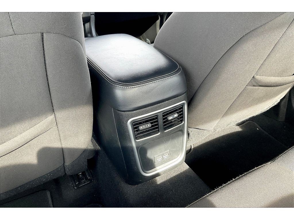 Dodge Charger Vehicle Full-screen Gallery Image 32