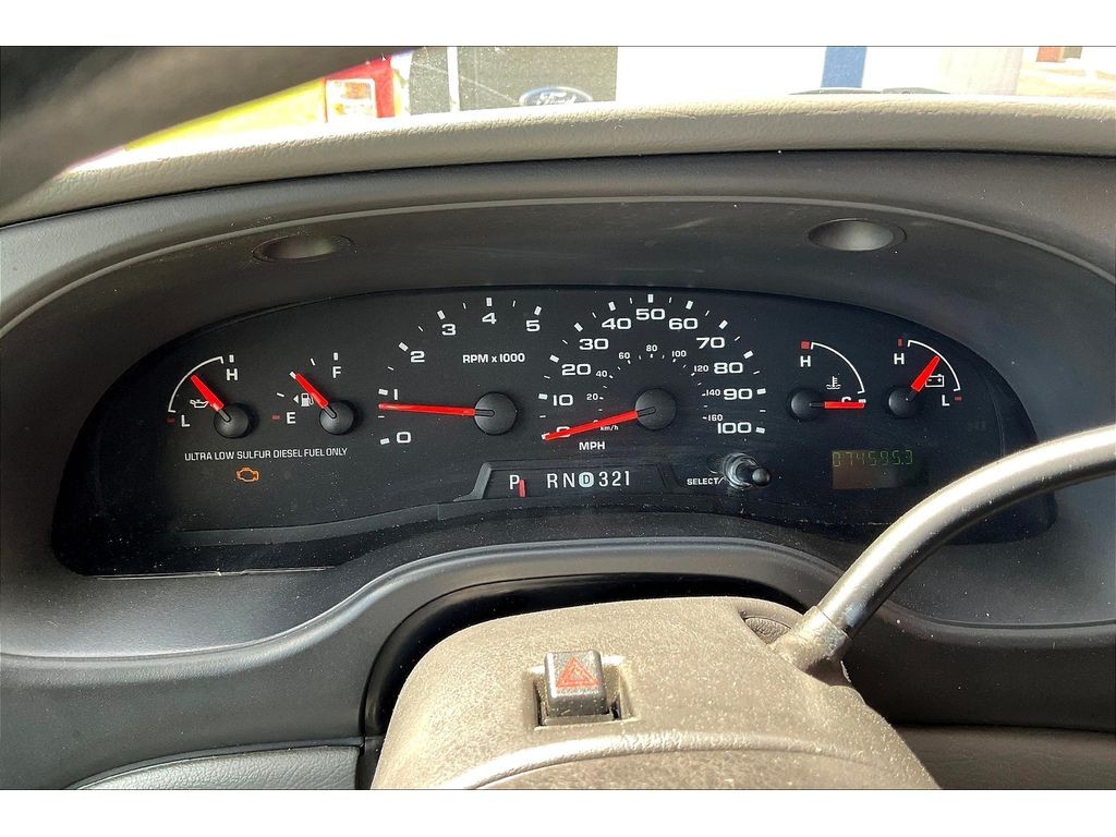 Ford E-450 Super Duty Vehicle Full-screen Gallery Image 18