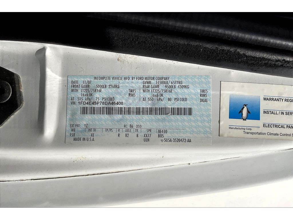 Ford E-450 Super Duty Vehicle Full-screen Gallery Image 30