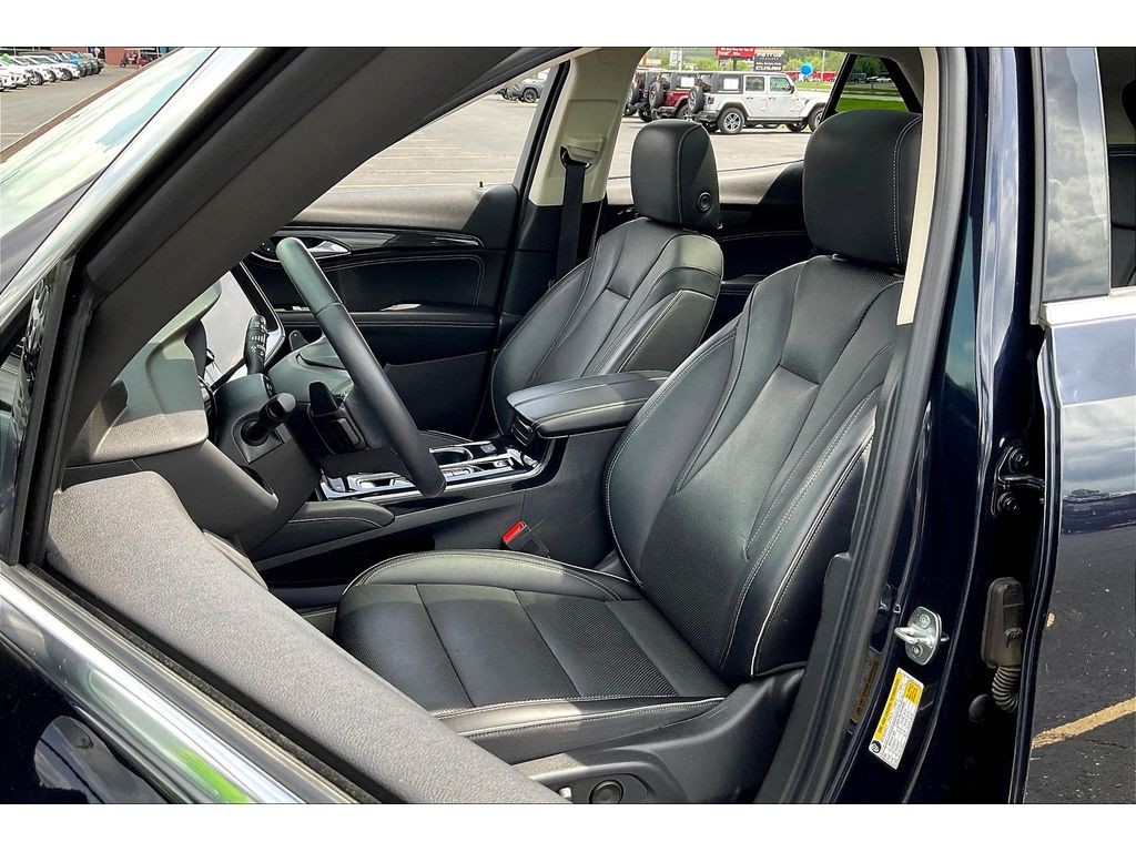 Buick Envision Vehicle Full-screen Gallery Image 23