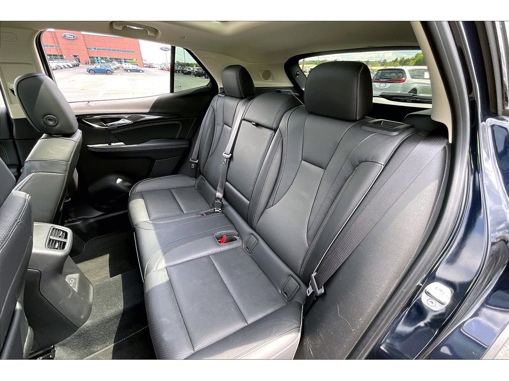 Buick Envision Vehicle Full-screen Gallery Image 24