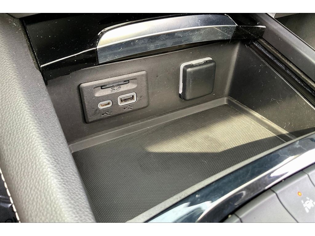 Buick Envision Vehicle Full-screen Gallery Image 31