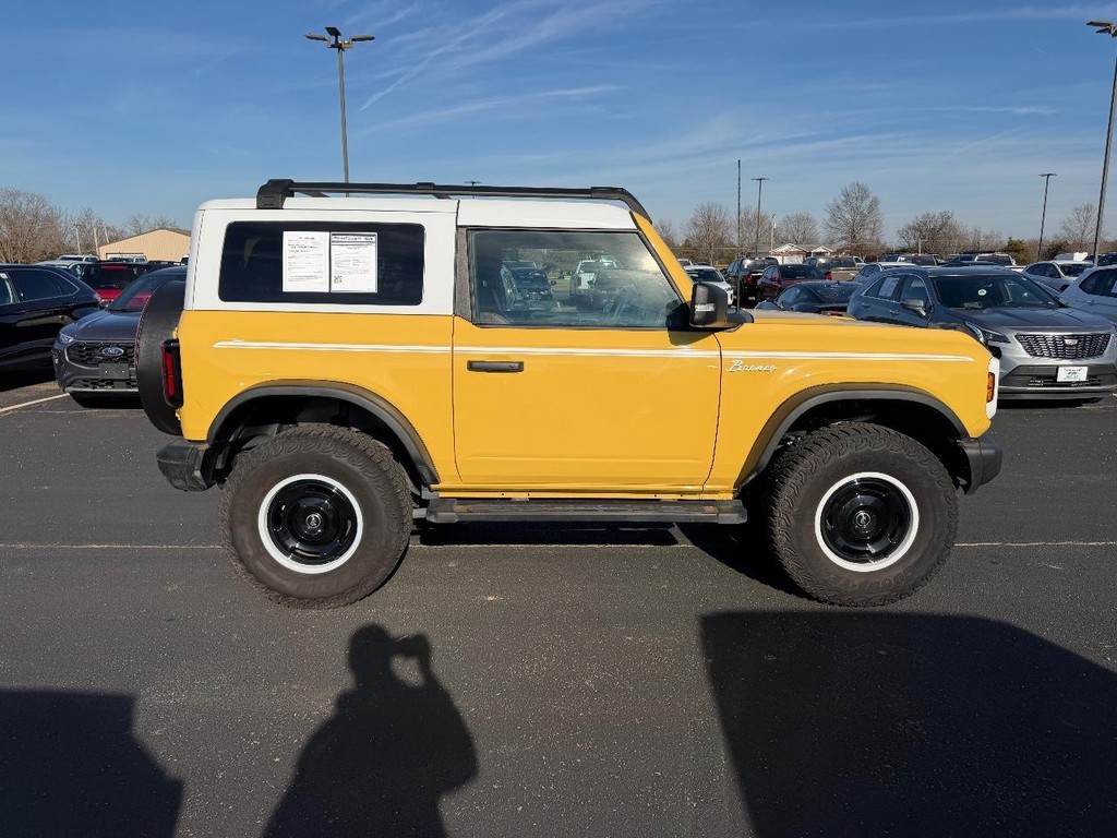 Ford Bronco Vehicle Full-screen Gallery Image 02