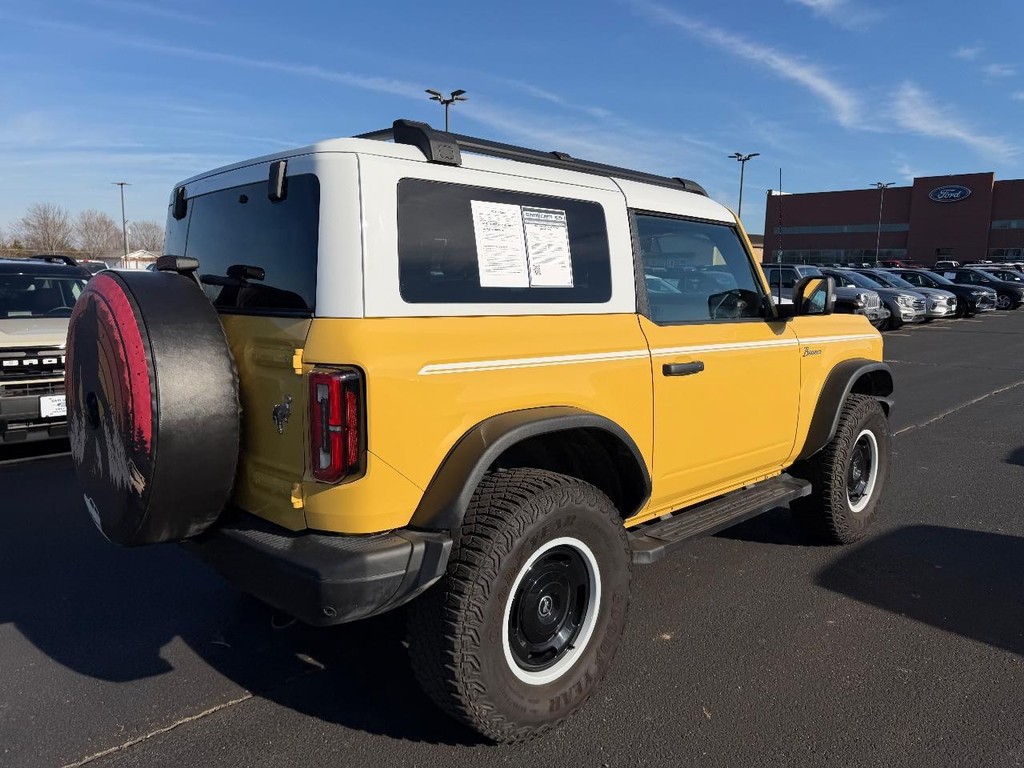 Ford Bronco Vehicle Full-screen Gallery Image 03