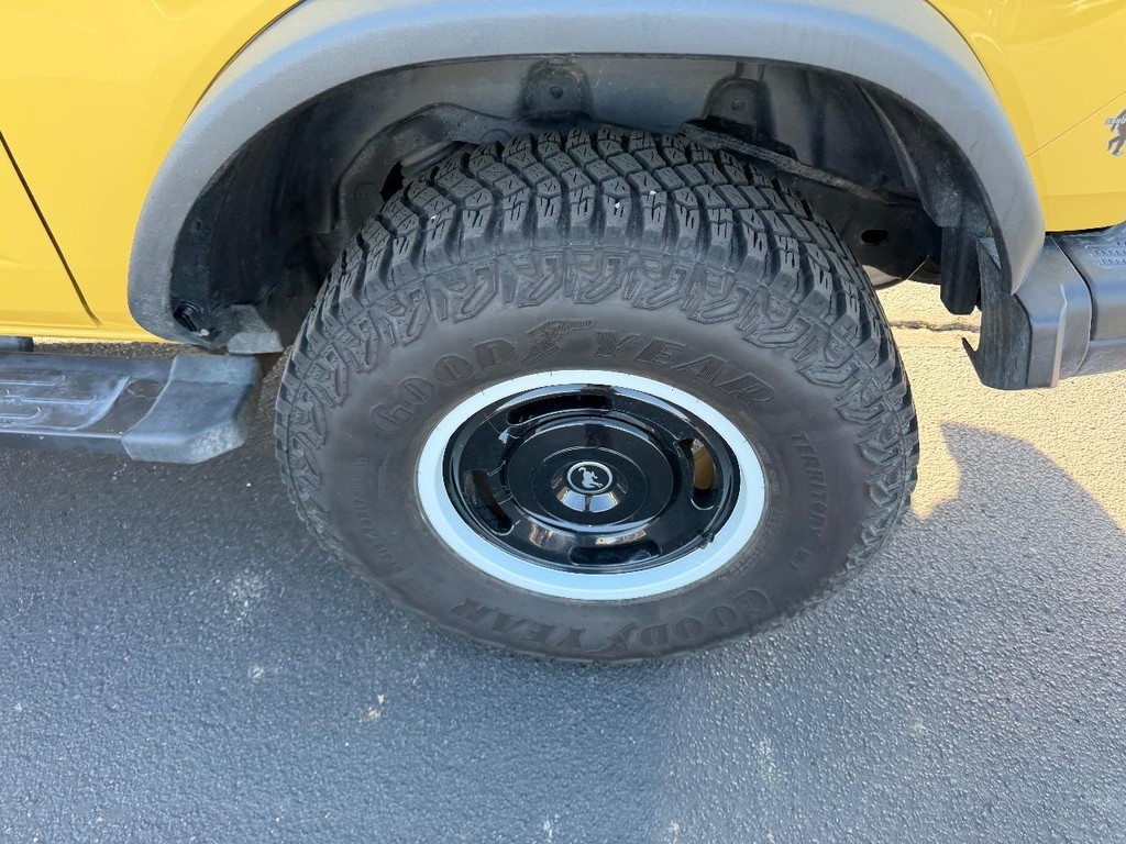 Ford Bronco Vehicle Full-screen Gallery Image 06