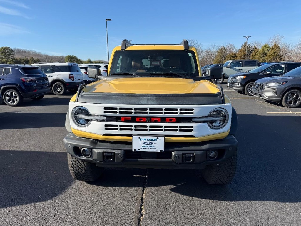 Ford Bronco Vehicle Full-screen Gallery Image 08