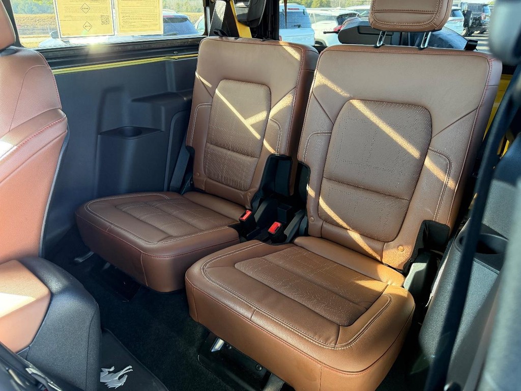 Ford Bronco Vehicle Full-screen Gallery Image 09