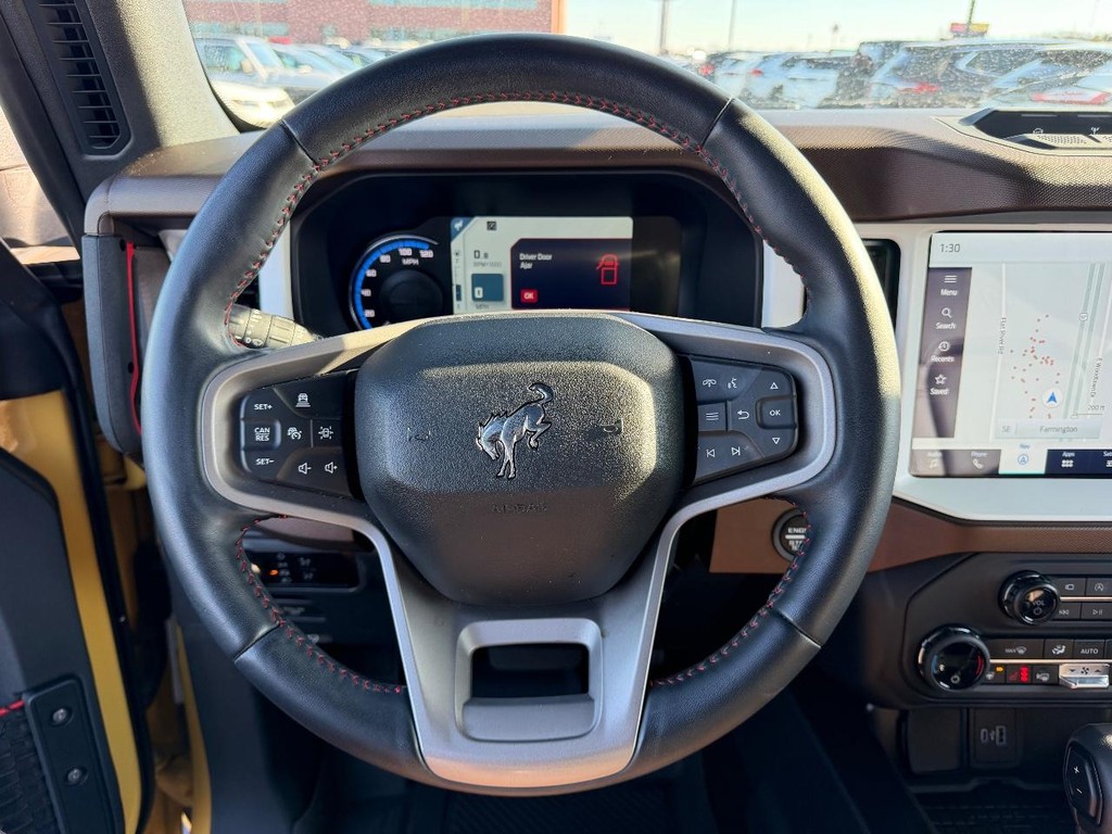 Ford Bronco Vehicle Full-screen Gallery Image 11