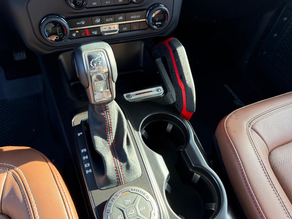 Ford Bronco Vehicle Full-screen Gallery Image 16