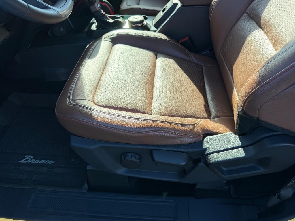 Ford Bronco Vehicle Full-screen Gallery Image 19