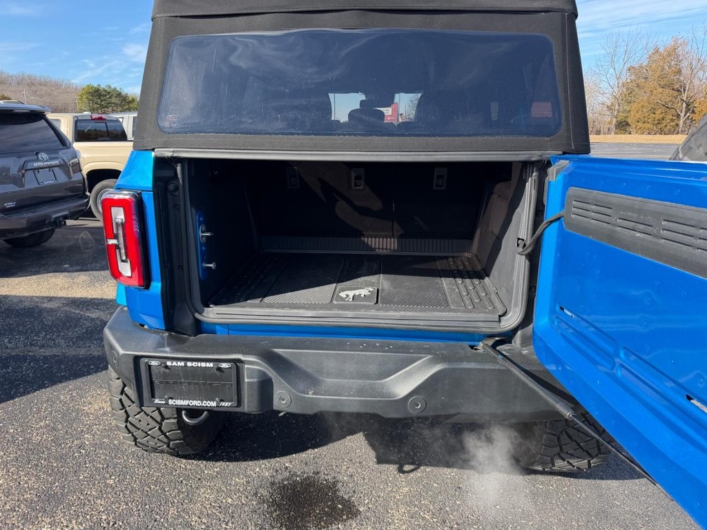 Ford Bronco Vehicle Full-screen Gallery Image 04