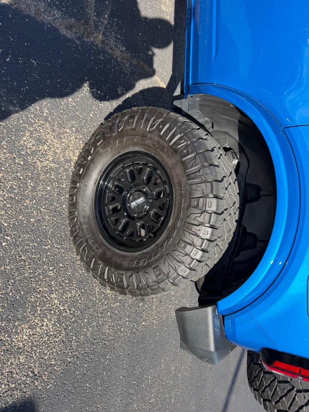 Ford Bronco Vehicle Full-screen Gallery Image 05