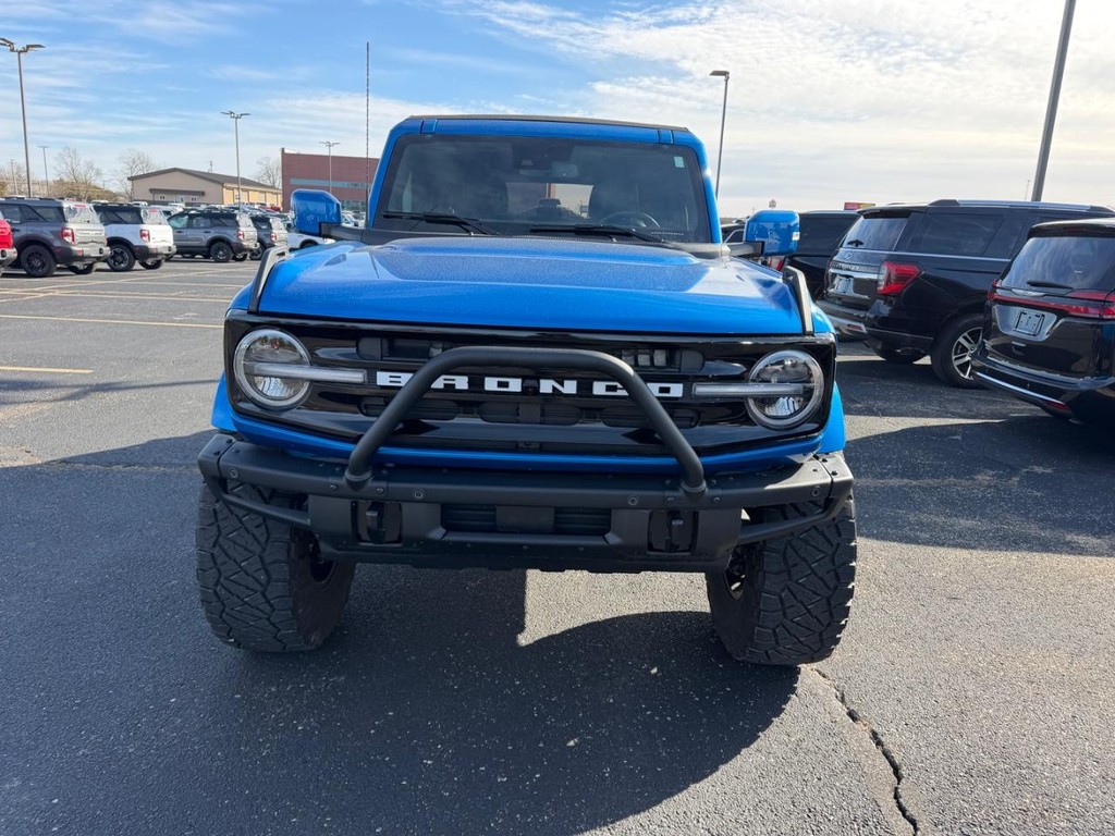 Ford Bronco Vehicle Full-screen Gallery Image 07