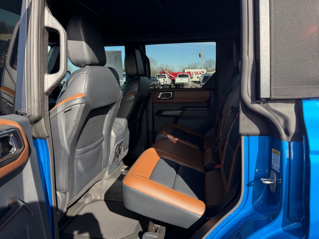 Ford Bronco Vehicle Full-screen Gallery Image 08