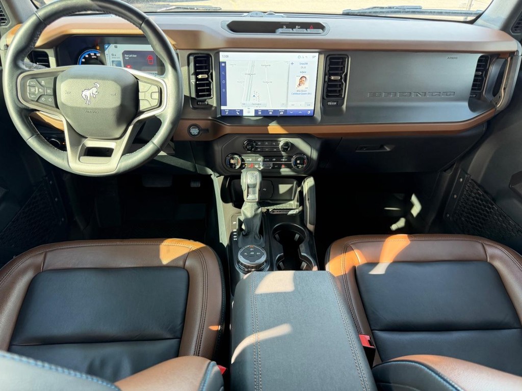 Ford Bronco Vehicle Full-screen Gallery Image 09