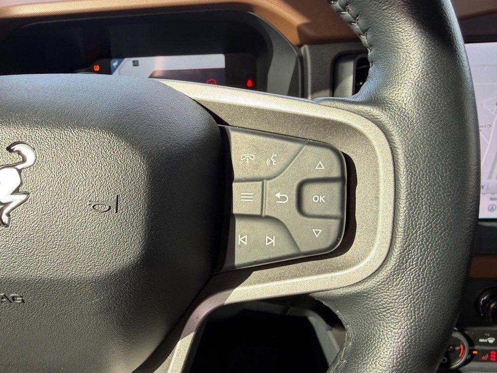 Ford Bronco Vehicle Full-screen Gallery Image 12