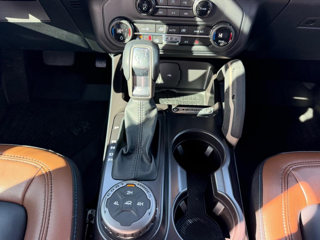 Ford Bronco Vehicle Full-screen Gallery Image 15