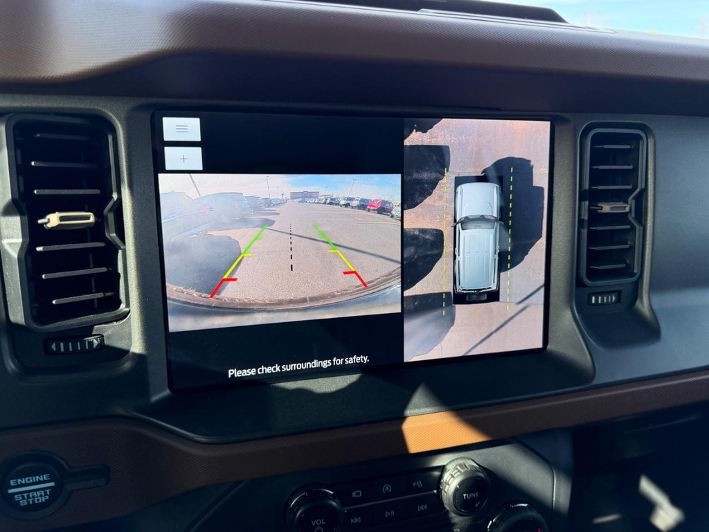 Ford Bronco Vehicle Full-screen Gallery Image 20