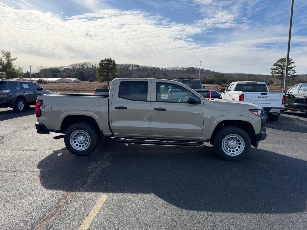 Chevrolet Colorado Vehicle Full-screen Gallery Image 02
