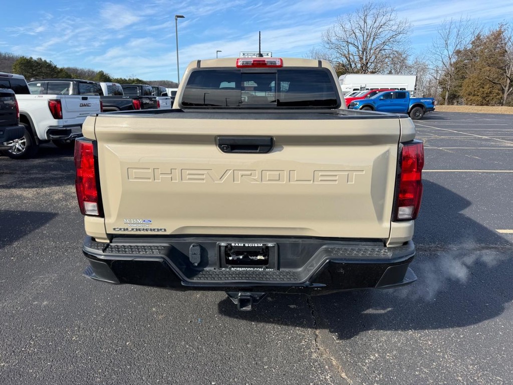Chevrolet Colorado Vehicle Full-screen Gallery Image 04