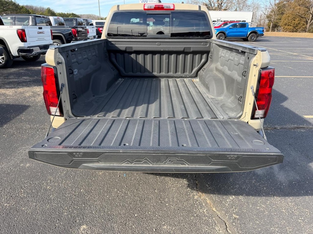 Chevrolet Colorado Vehicle Full-screen Gallery Image 05