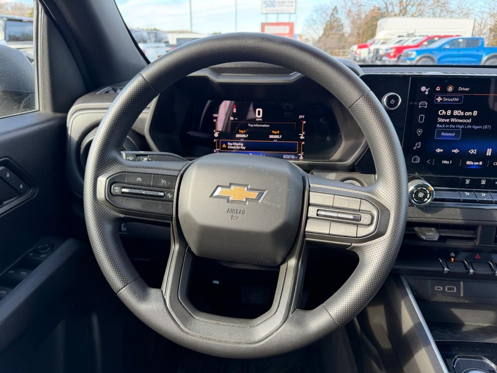 Chevrolet Colorado Vehicle Full-screen Gallery Image 11