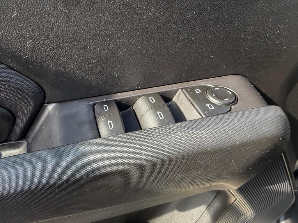 Chevrolet Colorado Vehicle Full-screen Gallery Image 18