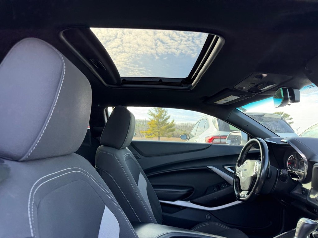 Chevrolet Camaro Vehicle Full-screen Gallery Image 10