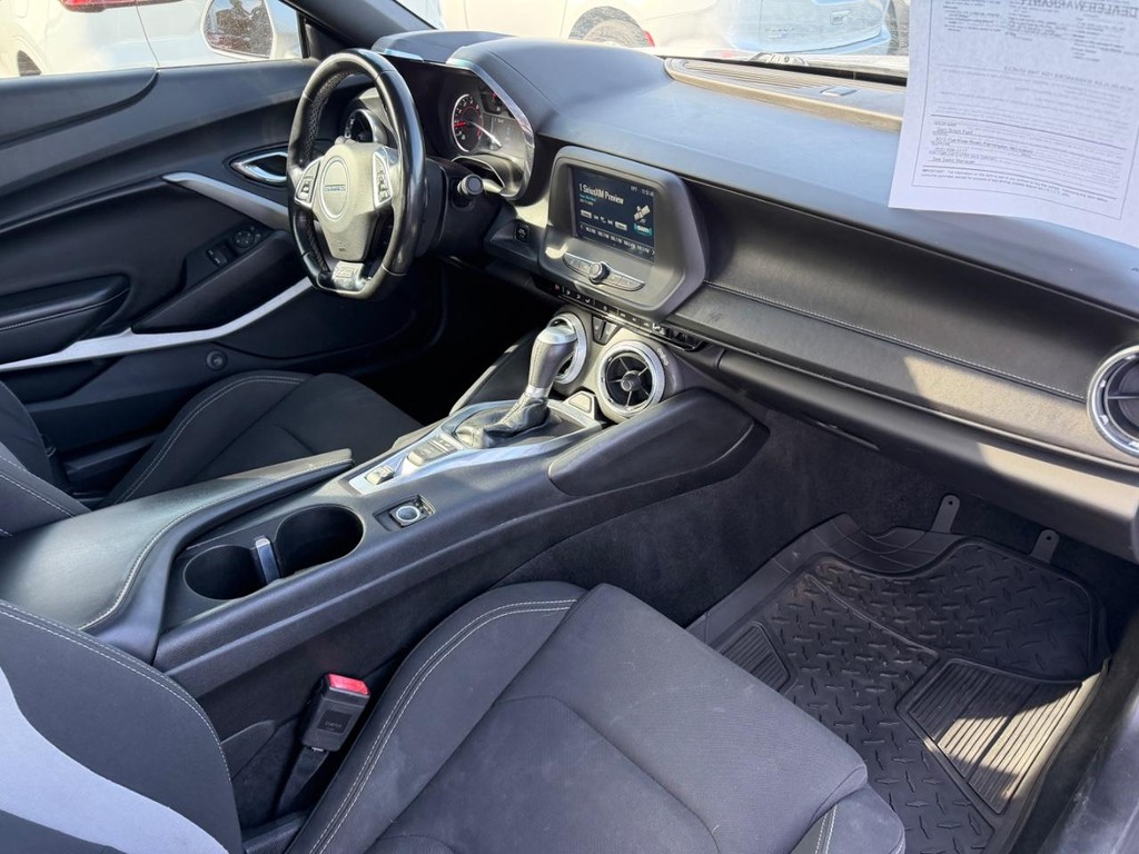 Chevrolet Camaro Vehicle Full-screen Gallery Image 11