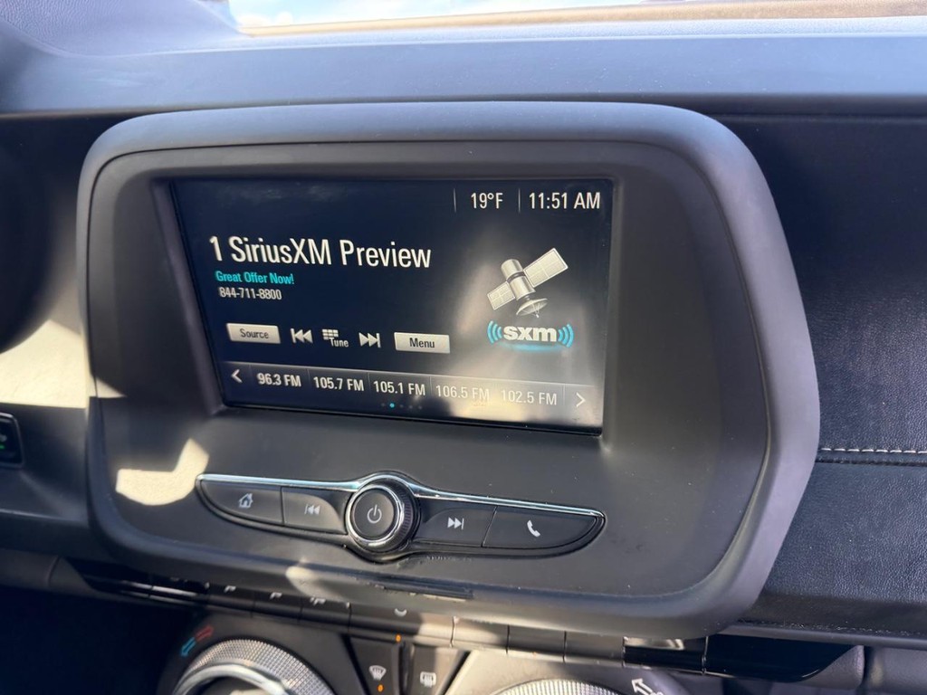 Chevrolet Camaro Vehicle Full-screen Gallery Image 15