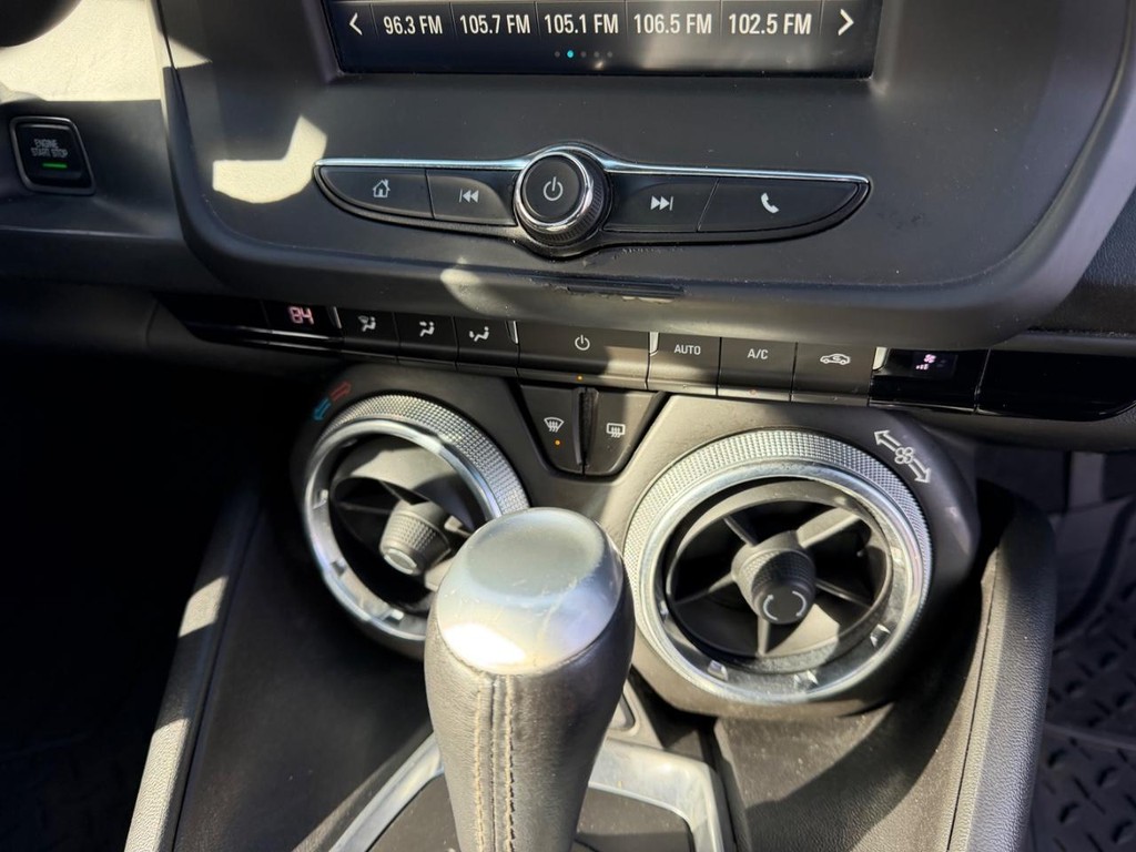 Chevrolet Camaro Vehicle Full-screen Gallery Image 16