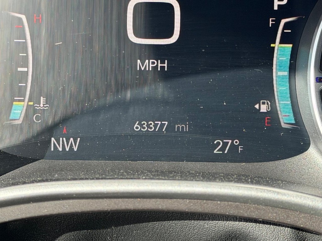 Chrysler Pacifica Vehicle Full-screen Gallery Image 24