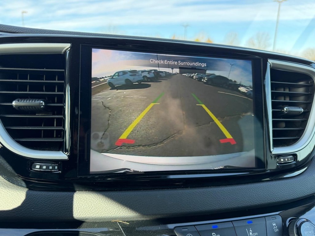 Chrysler Pacifica Vehicle Full-screen Gallery Image 25