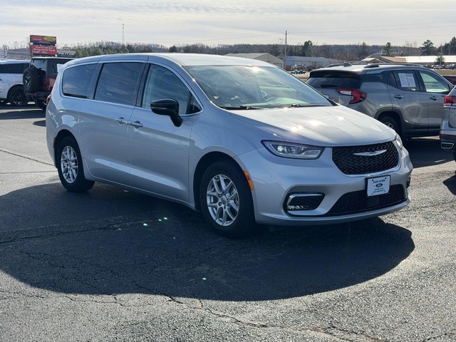 more details - chrysler pacifica