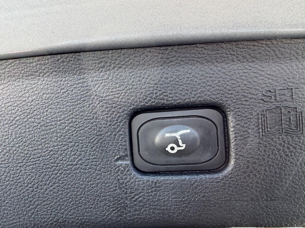 Ford Edge Vehicle Full-screen Gallery Image 06