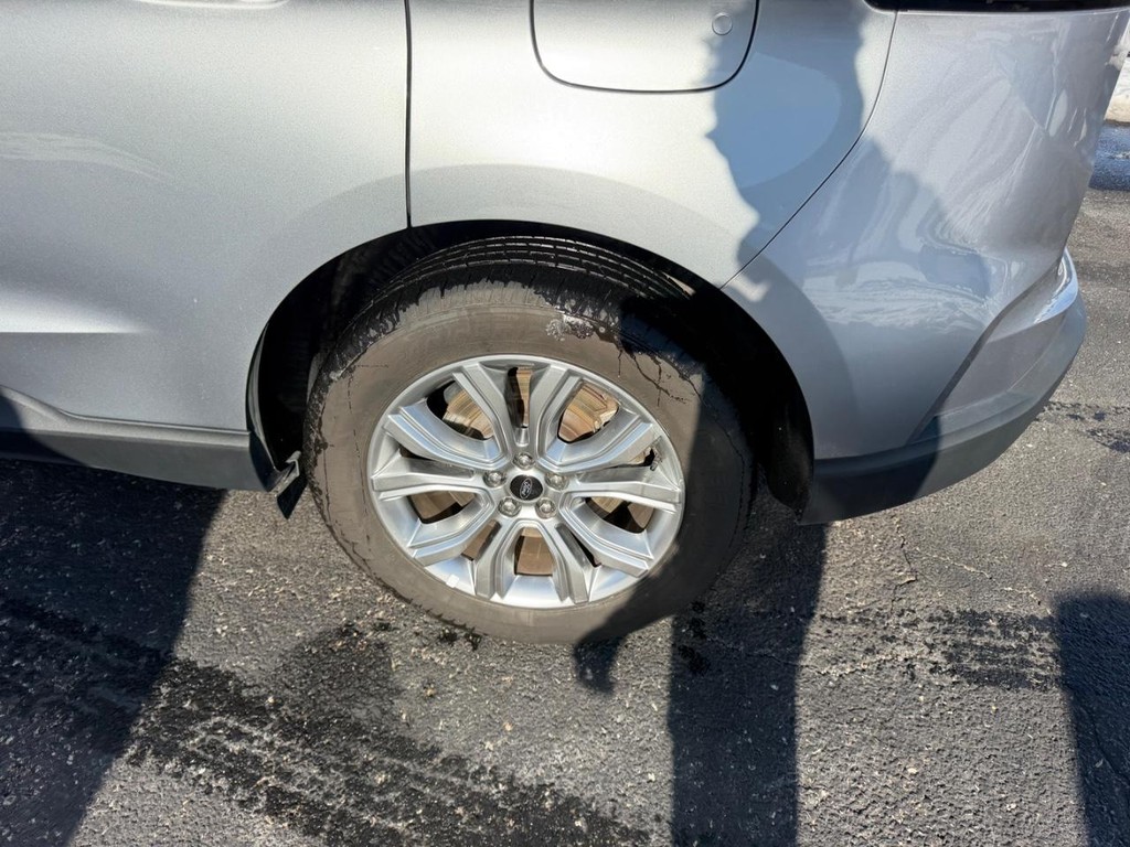 Ford Edge Vehicle Full-screen Gallery Image 07