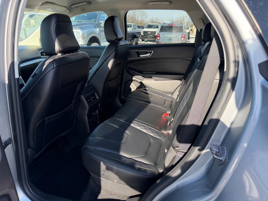 Ford Edge Vehicle Full-screen Gallery Image 10