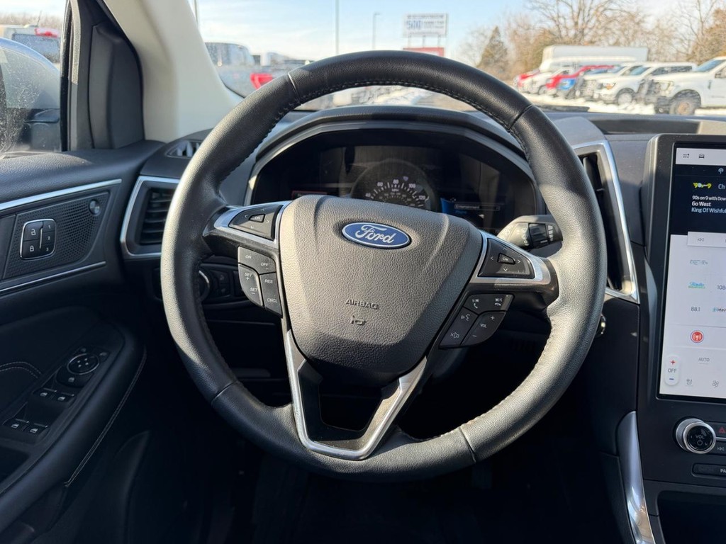 Ford Edge Vehicle Full-screen Gallery Image 12