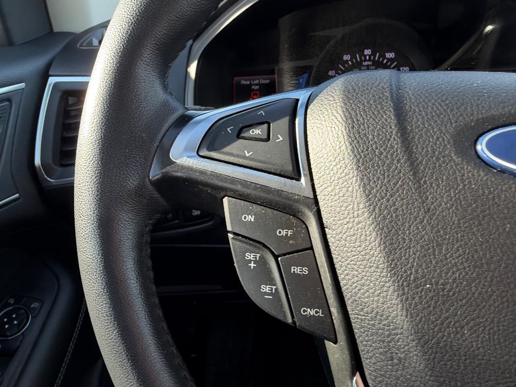 Ford Edge Vehicle Full-screen Gallery Image 13