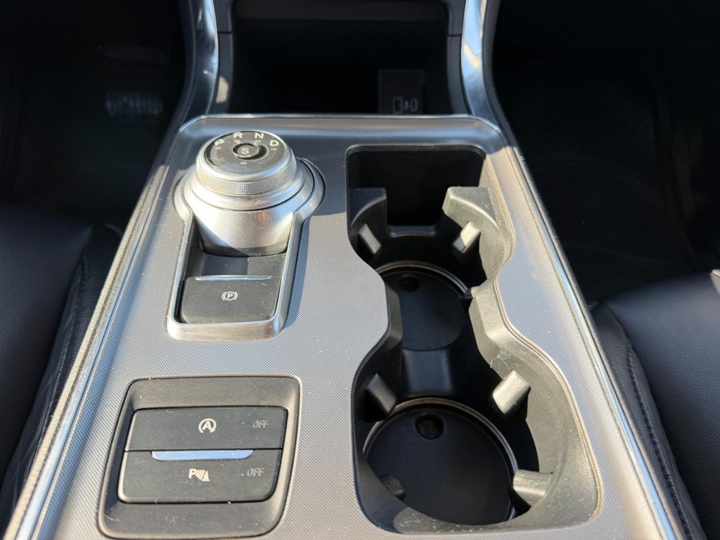 Ford Edge Vehicle Full-screen Gallery Image 17