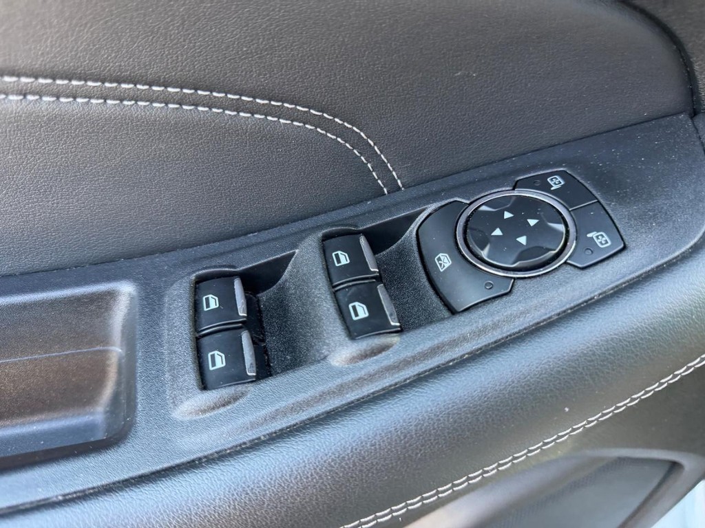 Ford Edge Vehicle Full-screen Gallery Image 19