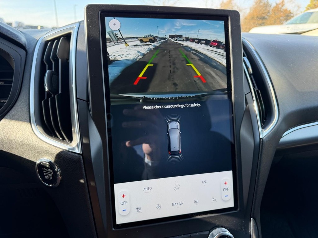 Ford Edge Vehicle Full-screen Gallery Image 23