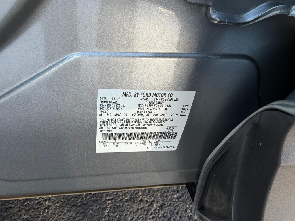 Ford Edge Vehicle Full-screen Gallery Image 24