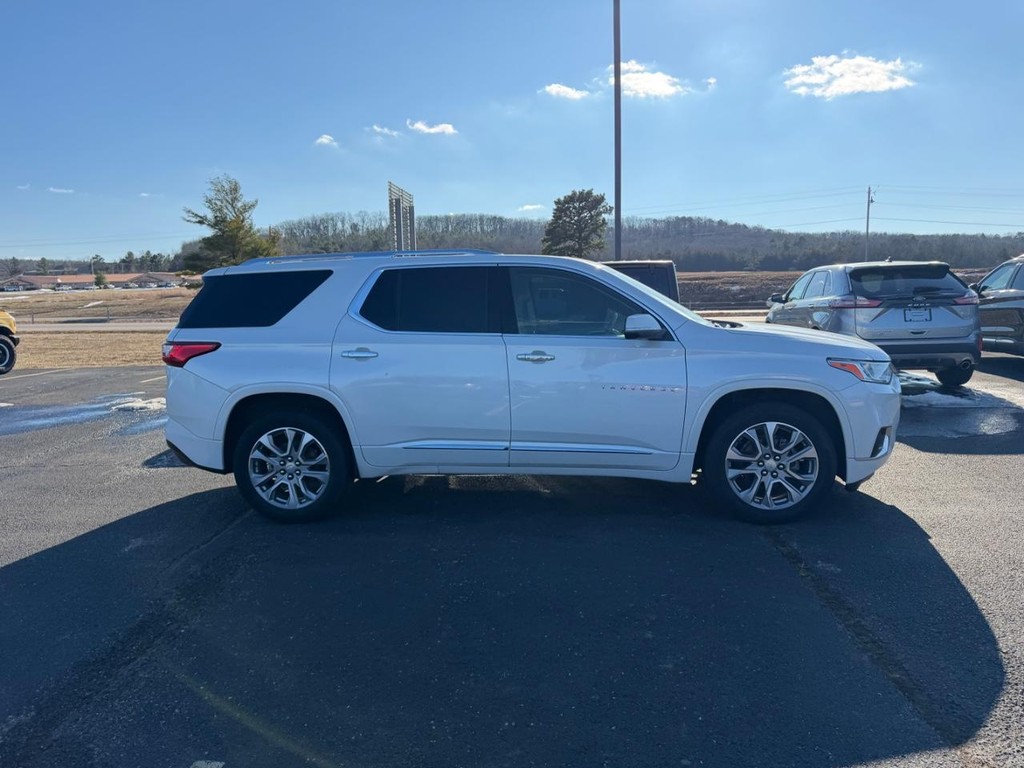 Chevrolet Traverse Vehicle Full-screen Gallery Image 02
