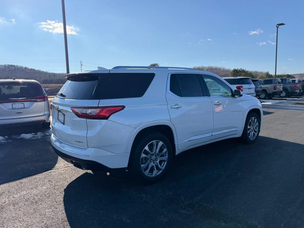 Chevrolet Traverse Vehicle Full-screen Gallery Image 03