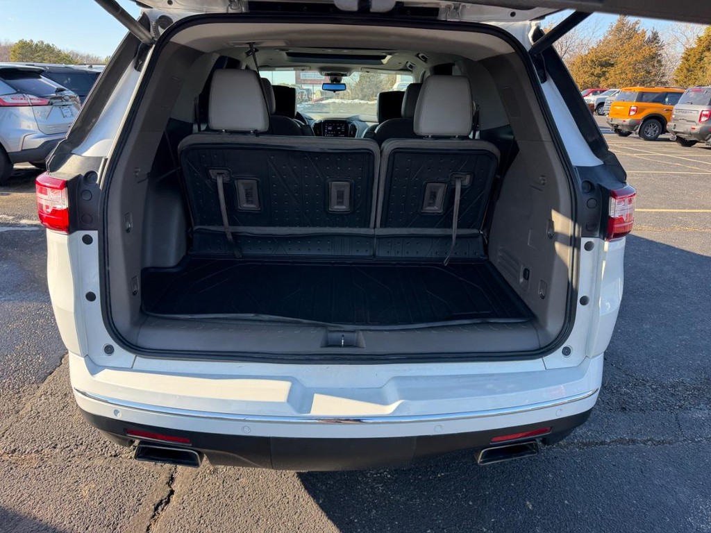 Chevrolet Traverse Vehicle Full-screen Gallery Image 05