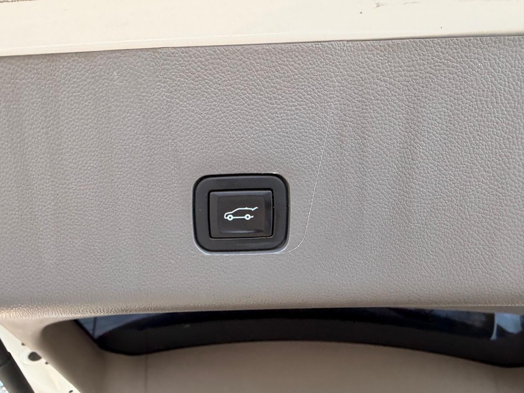 Chevrolet Traverse Vehicle Full-screen Gallery Image 06